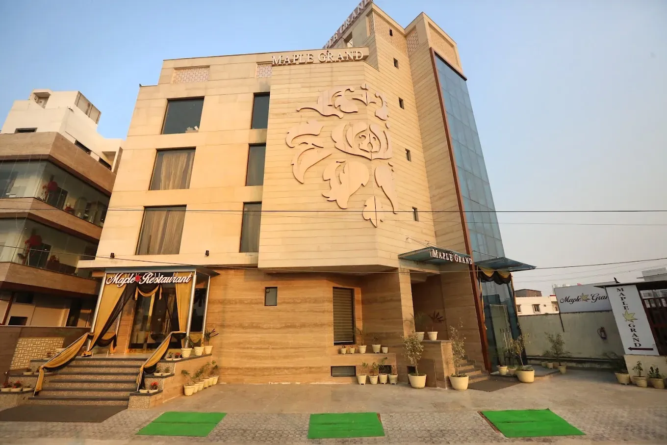 Hotel Maple Grand