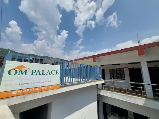 Om Palace, Guptkashi