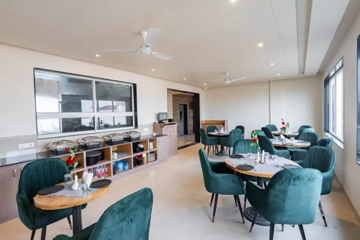 Dev Residency Hotel, Varanasi (A Unit of The Elegance) — photo 4