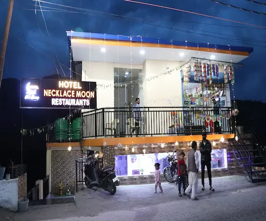 Hotel Necklace Moon, Barkot