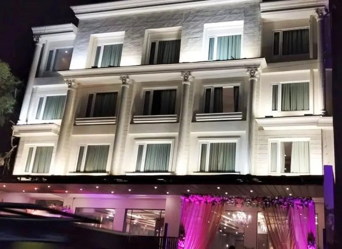 Hotel Four Element Varanasi